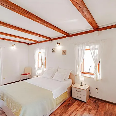 House Ana Grgurici By Guide Willa Slano