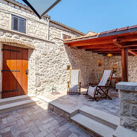 House Ana Grgurici By Guide Slano