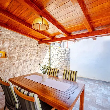 House Ana Grgurici By Guide Willa *