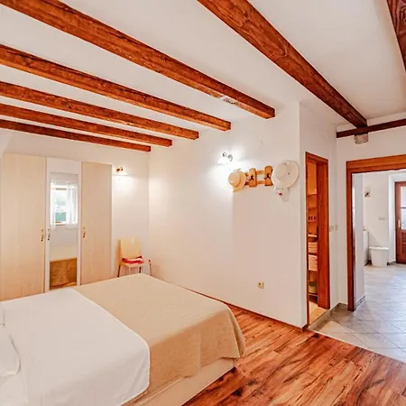 House Ana Grgurici By Guide Willa Slano